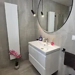 Towarowa 39 New York Apartment, Free Parking, Air-conditioning, Self Check-in 24h 公寓 *