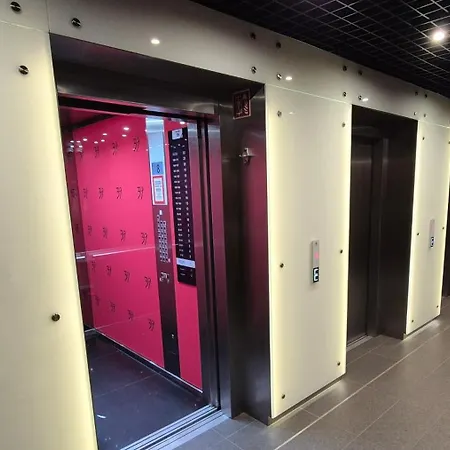 Towarowa 39 New York Apartment, Free Parking, Air-conditioning, Self Check-in 24h