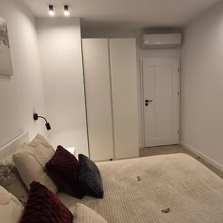 Towarowa 39 New York Apartment, Free Parking, Air-conditioning, Self Check-in 24h شقة بوزنان