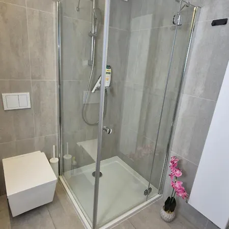 Lejlighed Towarowa 39 New York Apartment, Free Parking, Air-conditioning, Self Check-in 24h