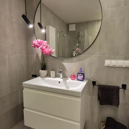 Towarowa 39 New York Apartment, Free Parking, Air-conditioning, Self Check-in 24h Poznań