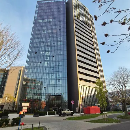 Towarowa 39 New York Apartment, Free Parking, Air-conditioning, Self Check-in 24h * بوزنان